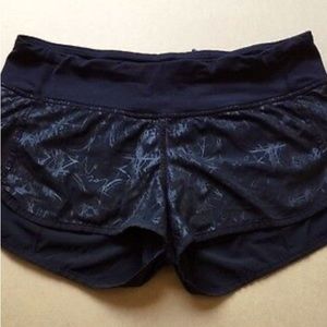 Lululemon Women's Black Nesting
Blackbird Embossed Pull On shorts